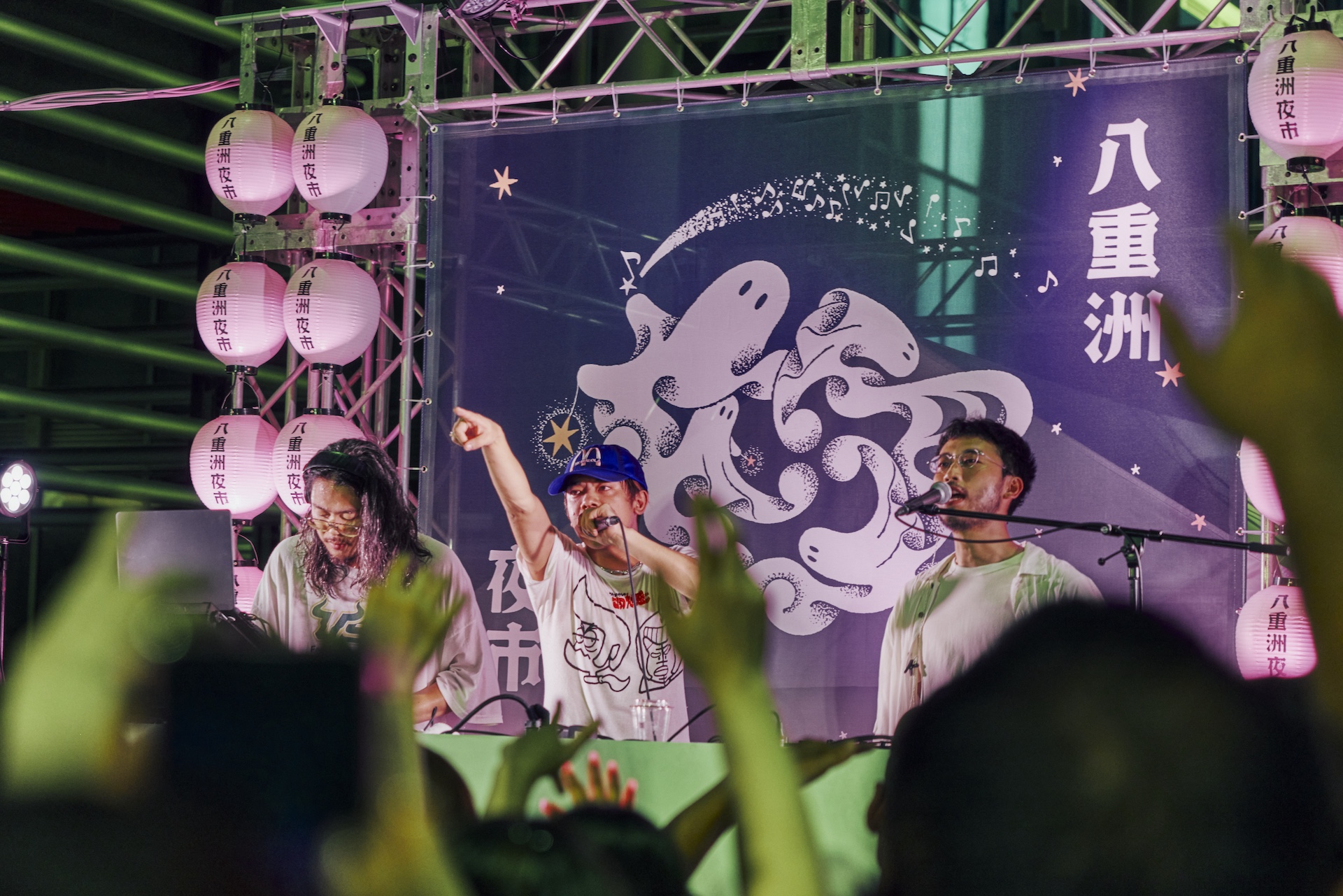 大人たちが晩夏の東京の夜を楽しむ。<八重洲夜市 2025>1週目レポート music_yaesu_09 大人たちが晩夏の東京の夜を楽しむ。<八重洲夜市 2025>1週目レポート music_yaesu_09