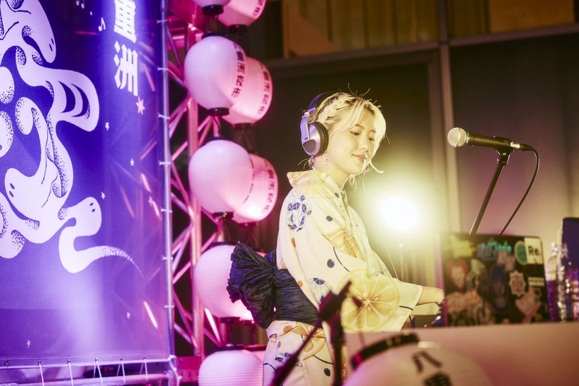 大人たちが晩夏の東京の夜を楽しむ。<八重洲夜市 2025>1週目レポート music_yaesu_015 大人たちが晩夏の東京の夜を楽しむ。<八重洲夜市 2025>1週目レポート music_yaesu_015