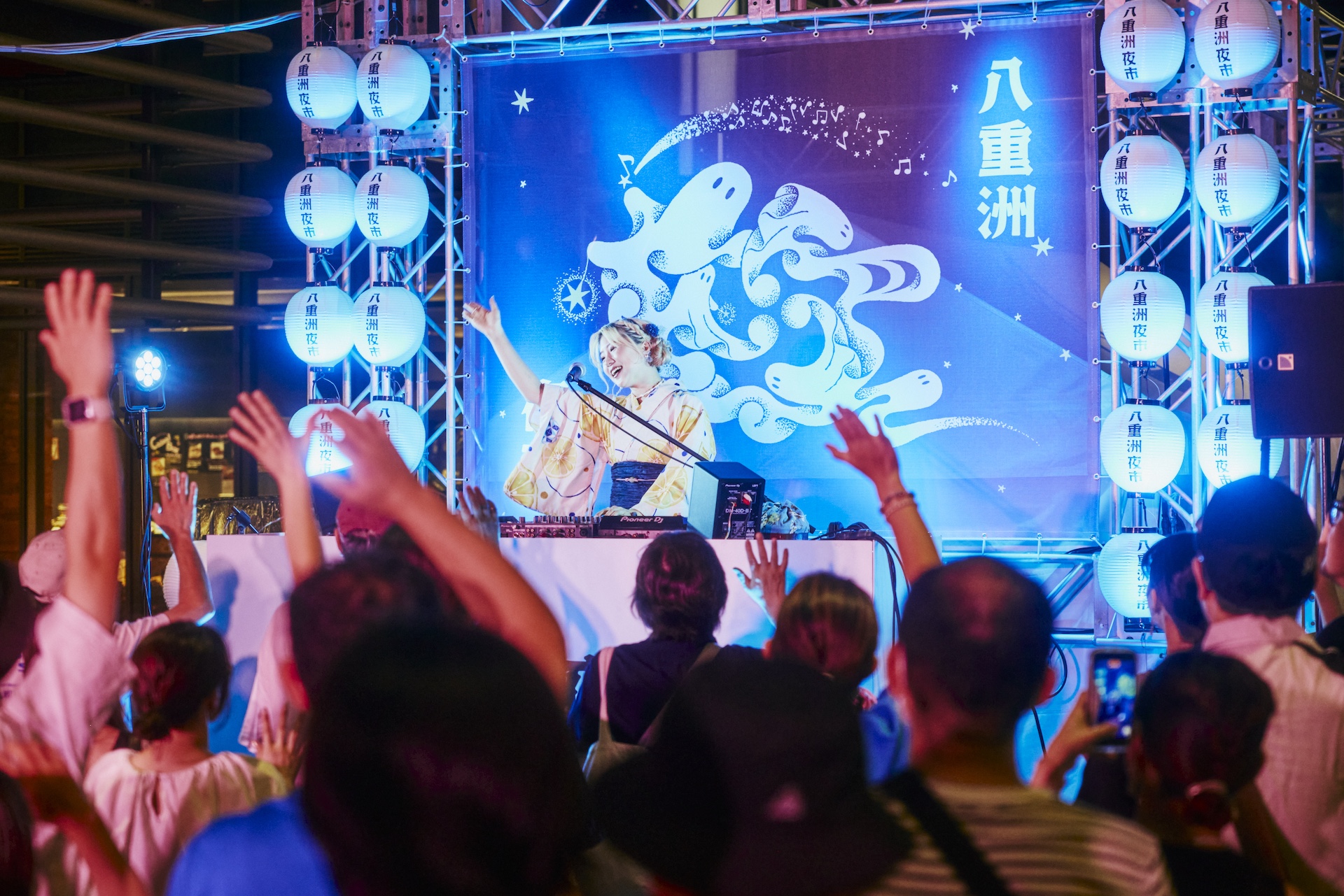 大人たちが晩夏の東京の夜を楽しむ。<八重洲夜市 2025>1週目レポート music_yaesu_016 大人たちが晩夏の東京の夜を楽しむ。<八重洲夜市 2025>1週目レポート music_yaesu_016