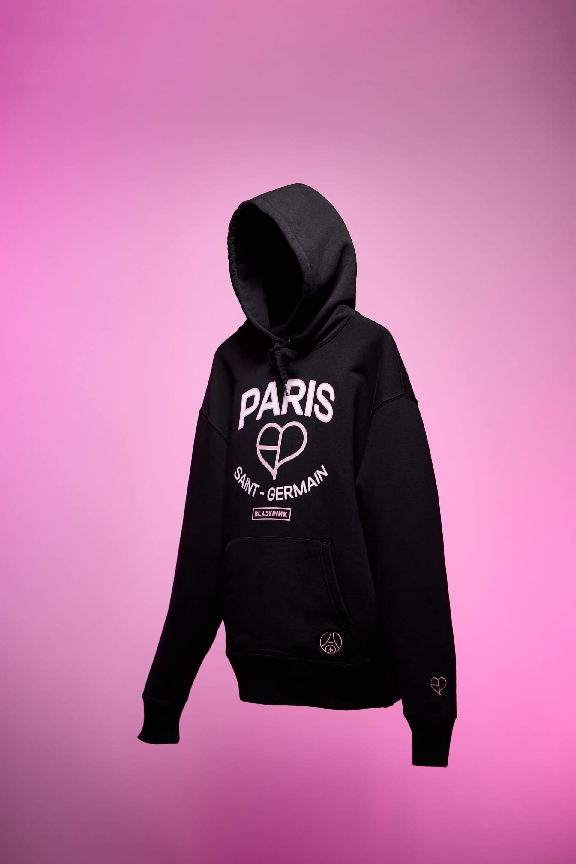 BLACKPINKがパリ・サンジェルマンとの限定カプセルコレクションをアジアツアーに向けて発売 main-13-1920x2879