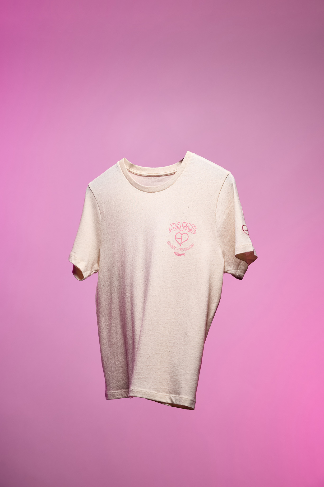 BLACKPINKがパリ・サンジェルマンとの限定カプセルコレクションをアジアツアーに向けて発売 sub3-5