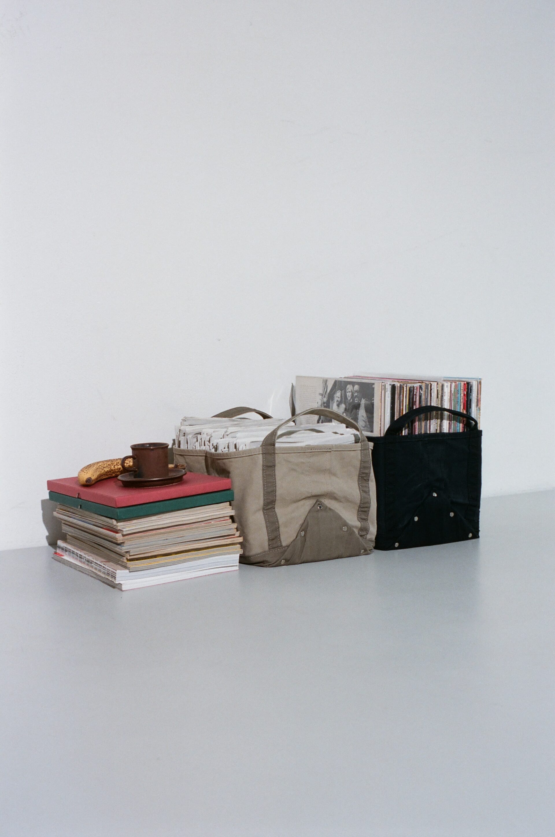 〈MHL.〉が日本のバッグブランド〈TEMBEA〉とのコラボレーションを発表 sub5-1920x2896 〈MHL.〉が日本のバッグブランド〈TEMBEA〉とのコラボレーションを発表 sub5-1920x2896