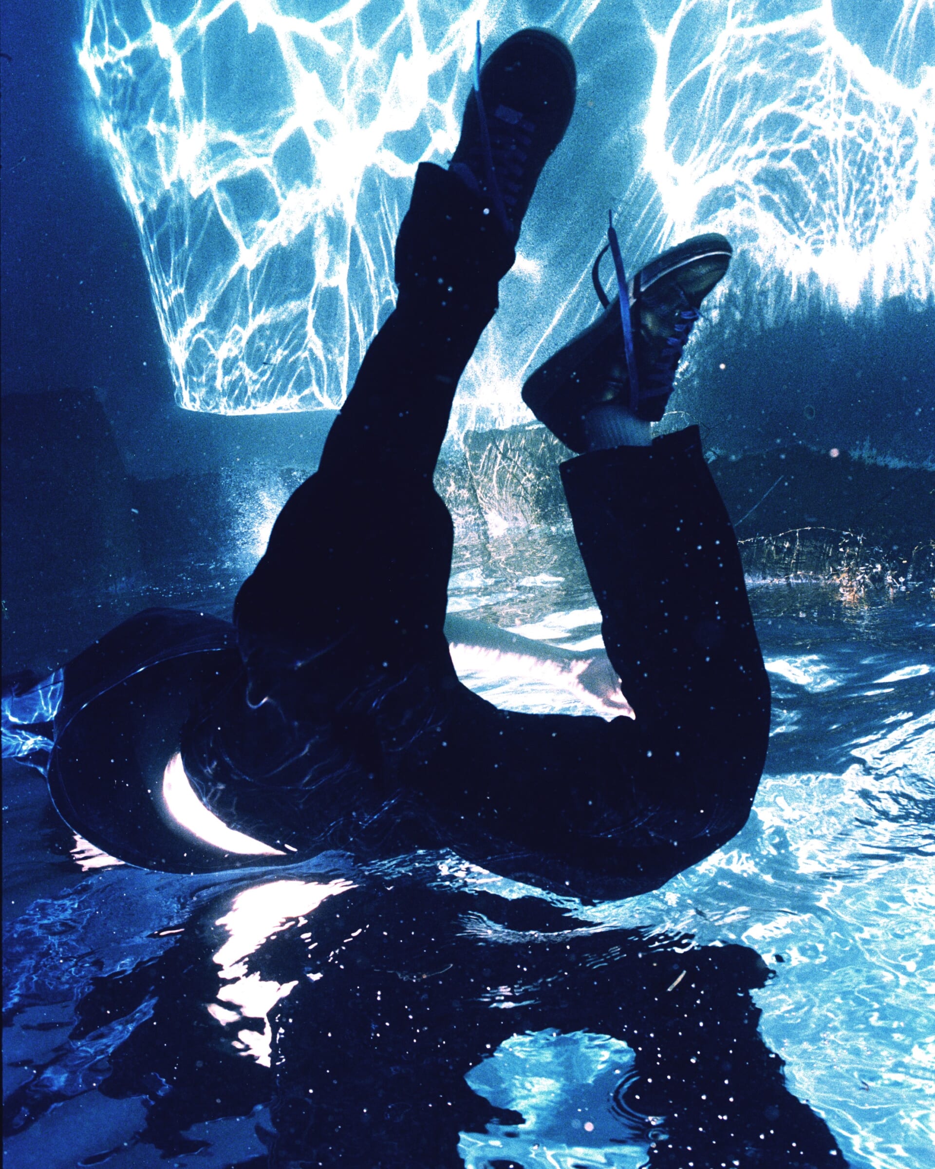 〈WIND AND SEA〉が〈CONVERSE〉との初となるコラボレーションを発表 ZS_WindAndSeaConverse_Pool_02-1920x2400 〈WIND AND SEA〉が〈CONVERSE〉との初となるコラボレーションを発表 ZS_WindAndSeaConverse_Pool_02-1920x2400