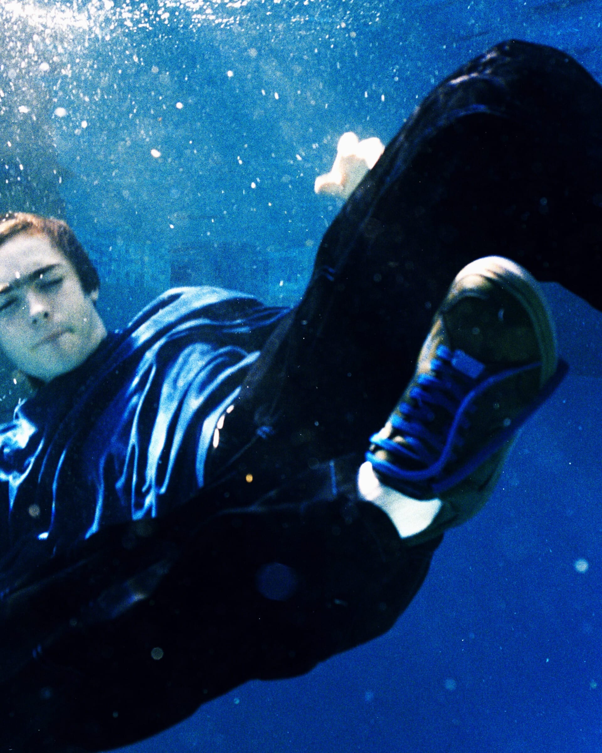 〈WIND AND SEA〉が〈CONVERSE〉との初となるコラボレーションを発表 ZS_WindAndSeaConverse_Pool_06-1920x2400 〈WIND AND SEA〉が〈CONVERSE〉との初となるコラボレーションを発表 ZS_WindAndSeaConverse_Pool_06-1920x2400