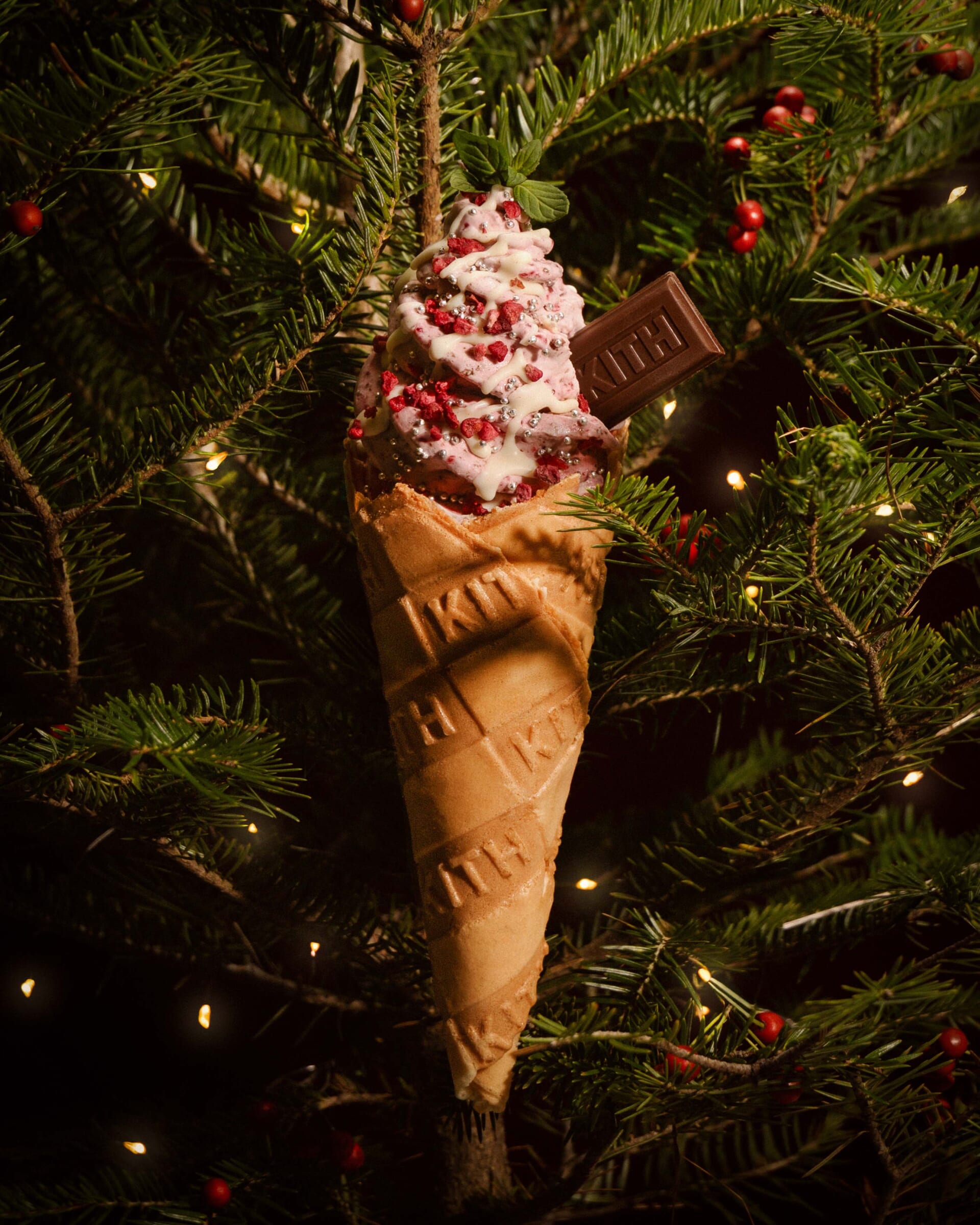 Kith Treatsからホリデーシーズンの定番フレーバー ペパーミントに着想を得た新作コレクションが登場 5-1920x2400