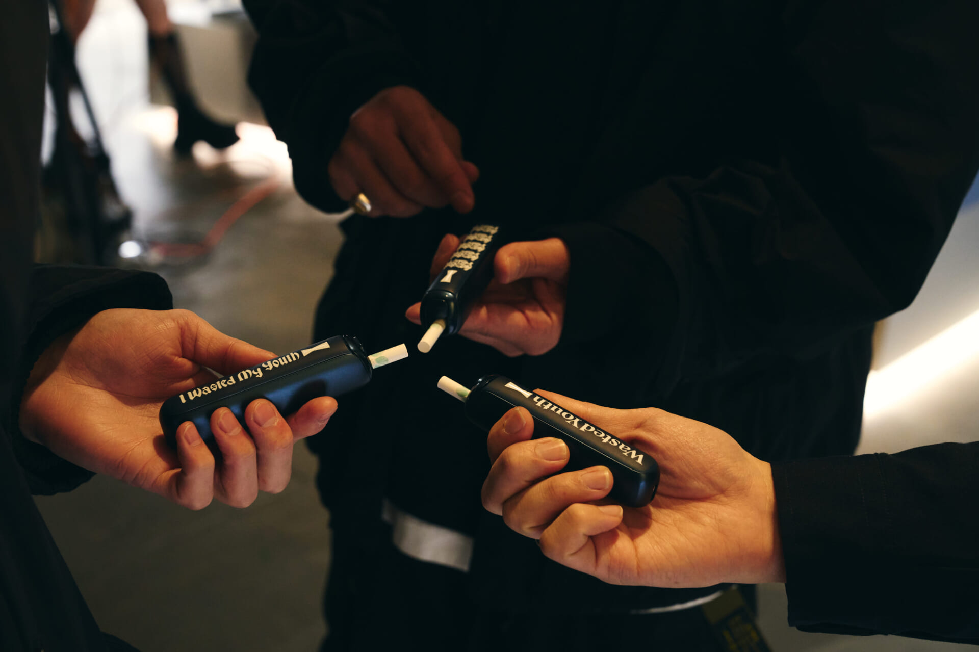 ＜Ploom AURA × Wasted Youth＞ ストリートの哲学が、たばこを「表現」に変える。 Ploom AURA × Wasted Youthポップアップストアレポート 2025_12_12_WASTEDYOUTHxPLOOM00735-1920x1279