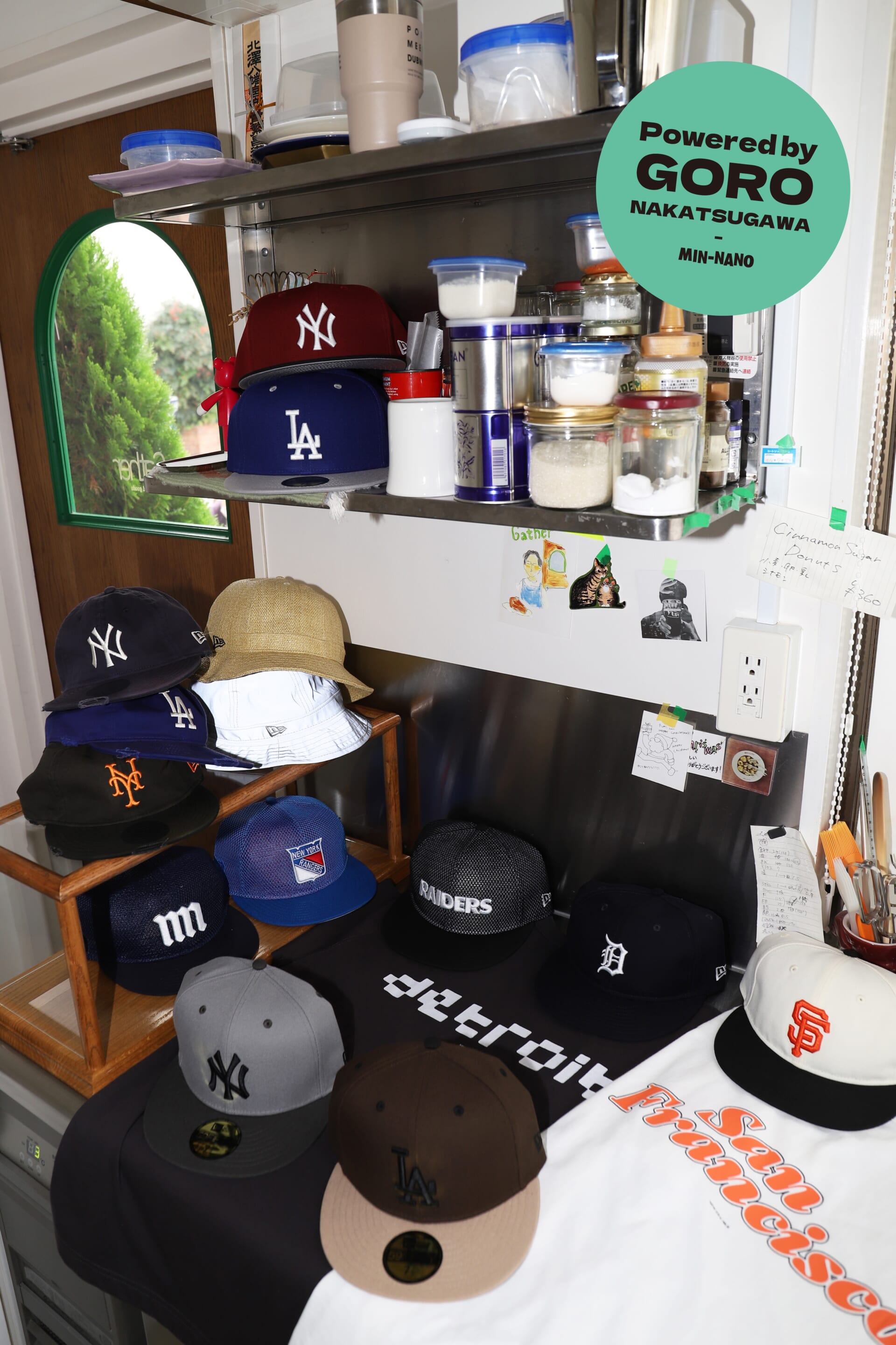 〈NEW ERA®︎〉がMIN-NANOのオーナー 中津川吾郎によるPowered by GOROの2026年春夏コレクションを発売 main-4-1920x2880