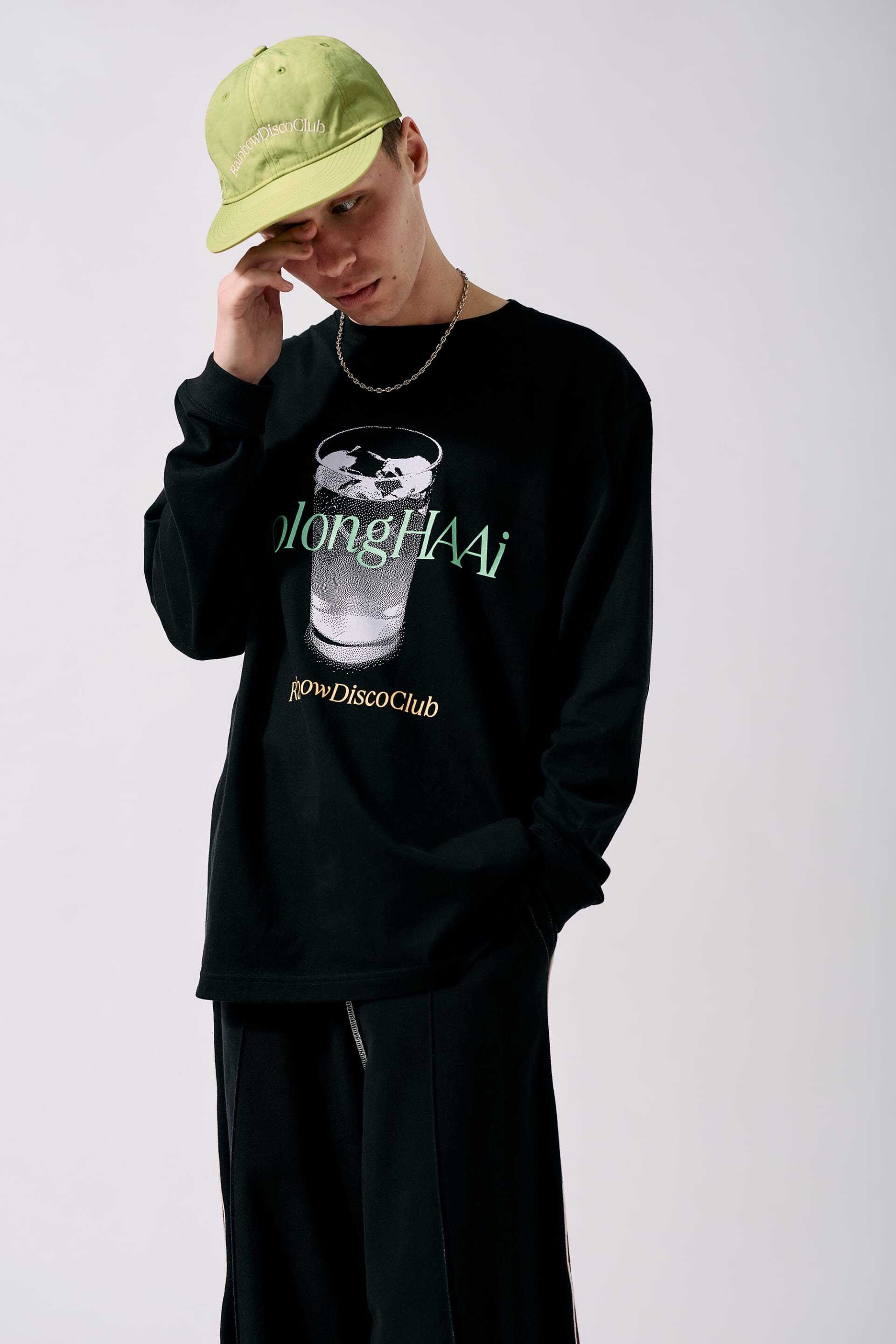 ＜Rainbow Disco Club＞が〈TRIBE WEAR〉やHAAiとのコラボを含むマーチャンダイズコレクションを発売 260210_RDC_1420-1920x2880