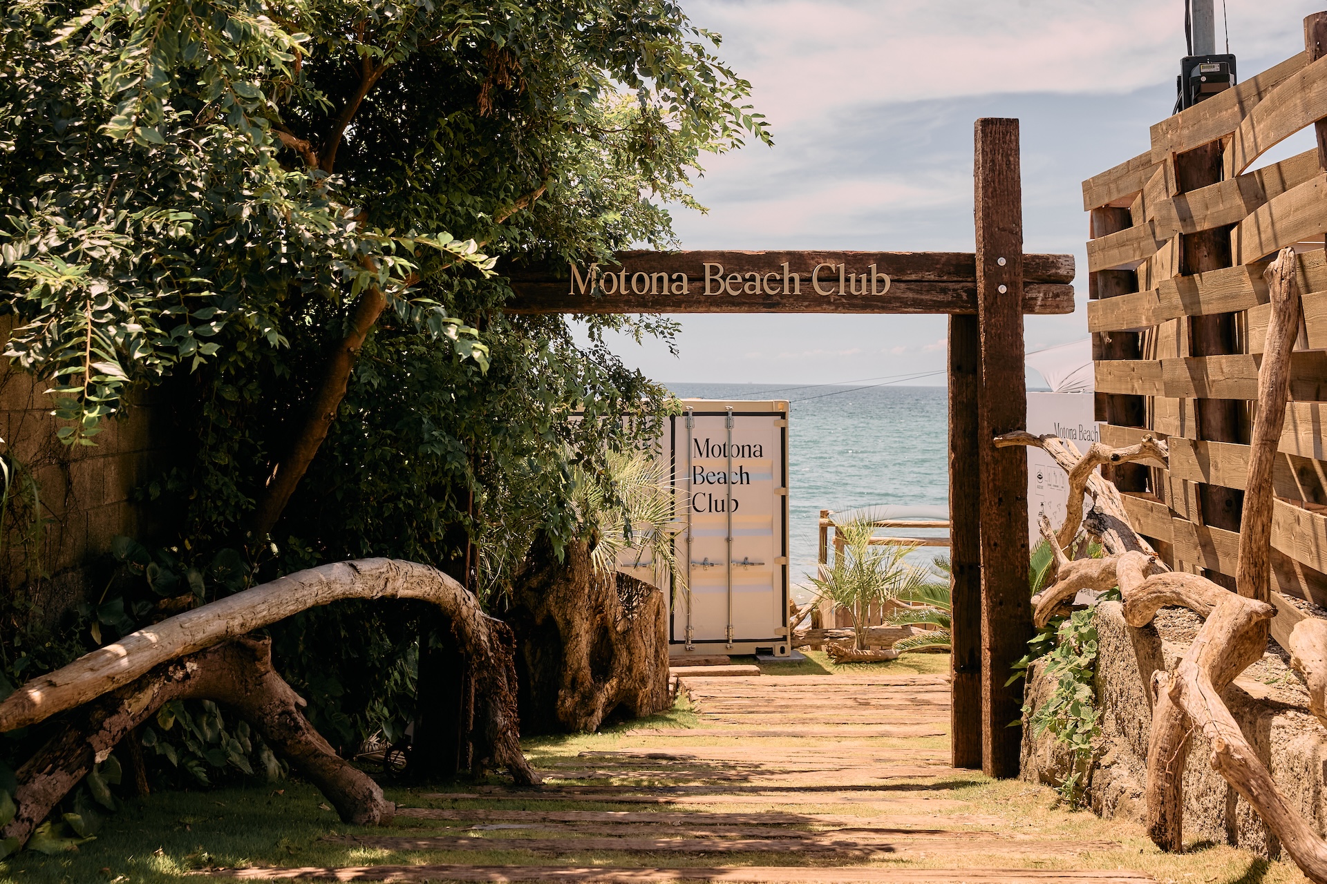 千葉・元名海岸のビーチクラブ Motona Beach Clubが4月25日(土)よりオープン fc53604029ade7fb54a1c82281132141 千葉・元名海岸のビーチクラブ Motona Beach Clubが4月25日(土)よりオープン fc53604029ade7fb54a1c82281132141