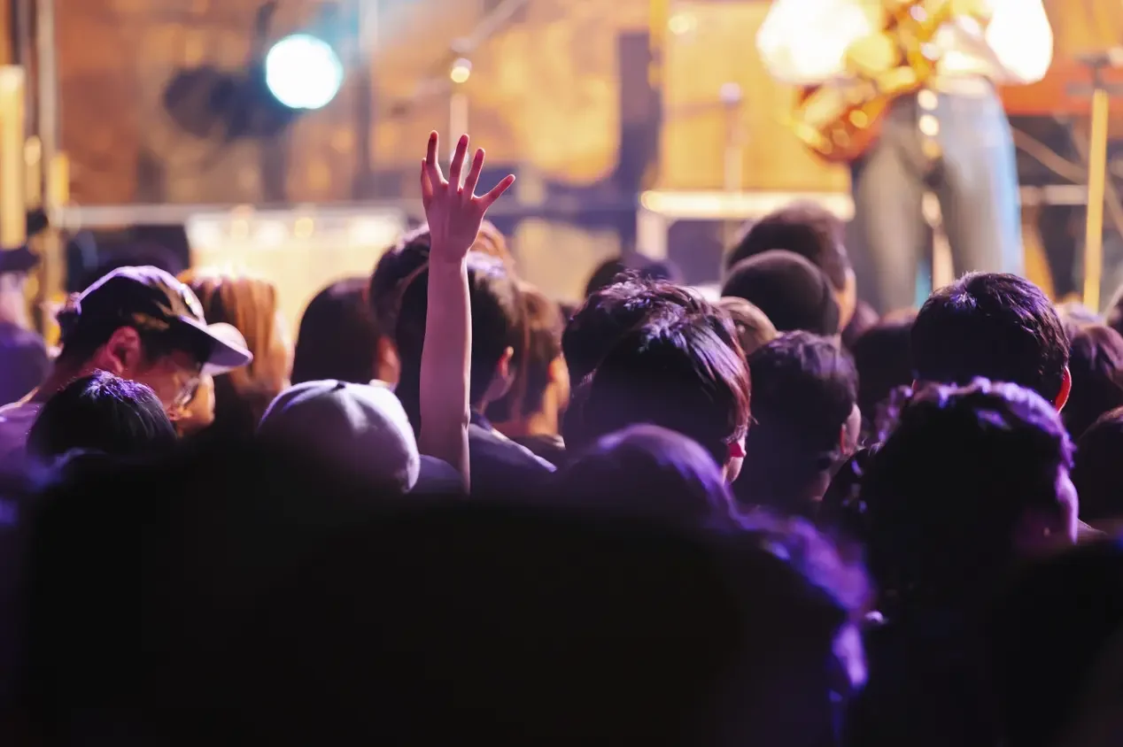 REPORT：FUJI ROCK NIGHTS<br>渋谷から苗場へ繫ぐ熱狂 03__M1A0501-e1775813281971