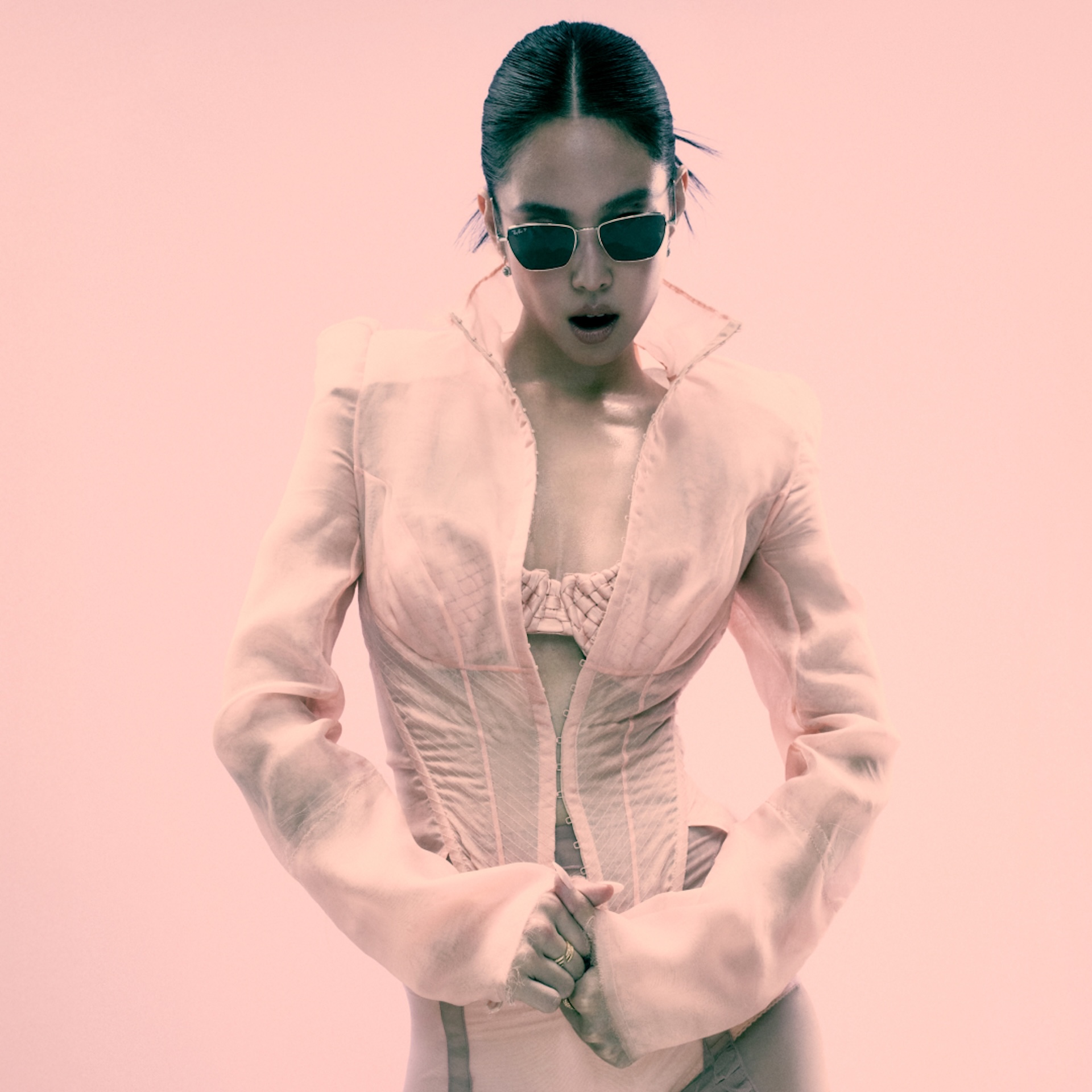 BLACKPINKのJENNIEが〈Ray-Ban〉と〈Ray-Ban Meta〉のグローバルアンバサダーに就任 sub10 BLACKPINKのJENNIEが〈Ray-Ban〉と〈Ray-Ban Meta〉のグローバルアンバサダーに就任 sub10