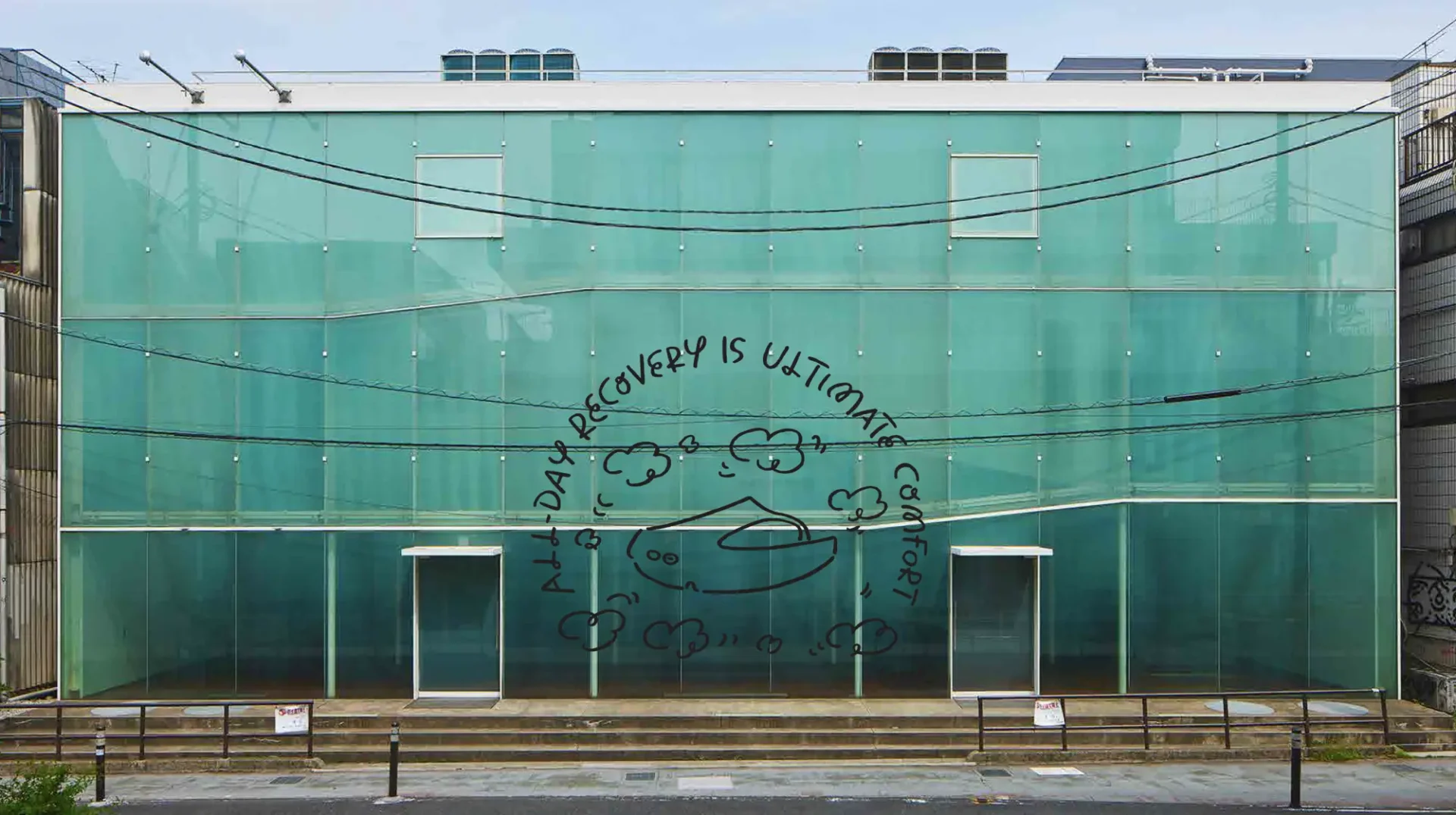 OOFOS<sup><small>®</small></sup>がポップアップ開催。<br>長場雄によるビジュアルも登場 oostore_outside-1920x1075