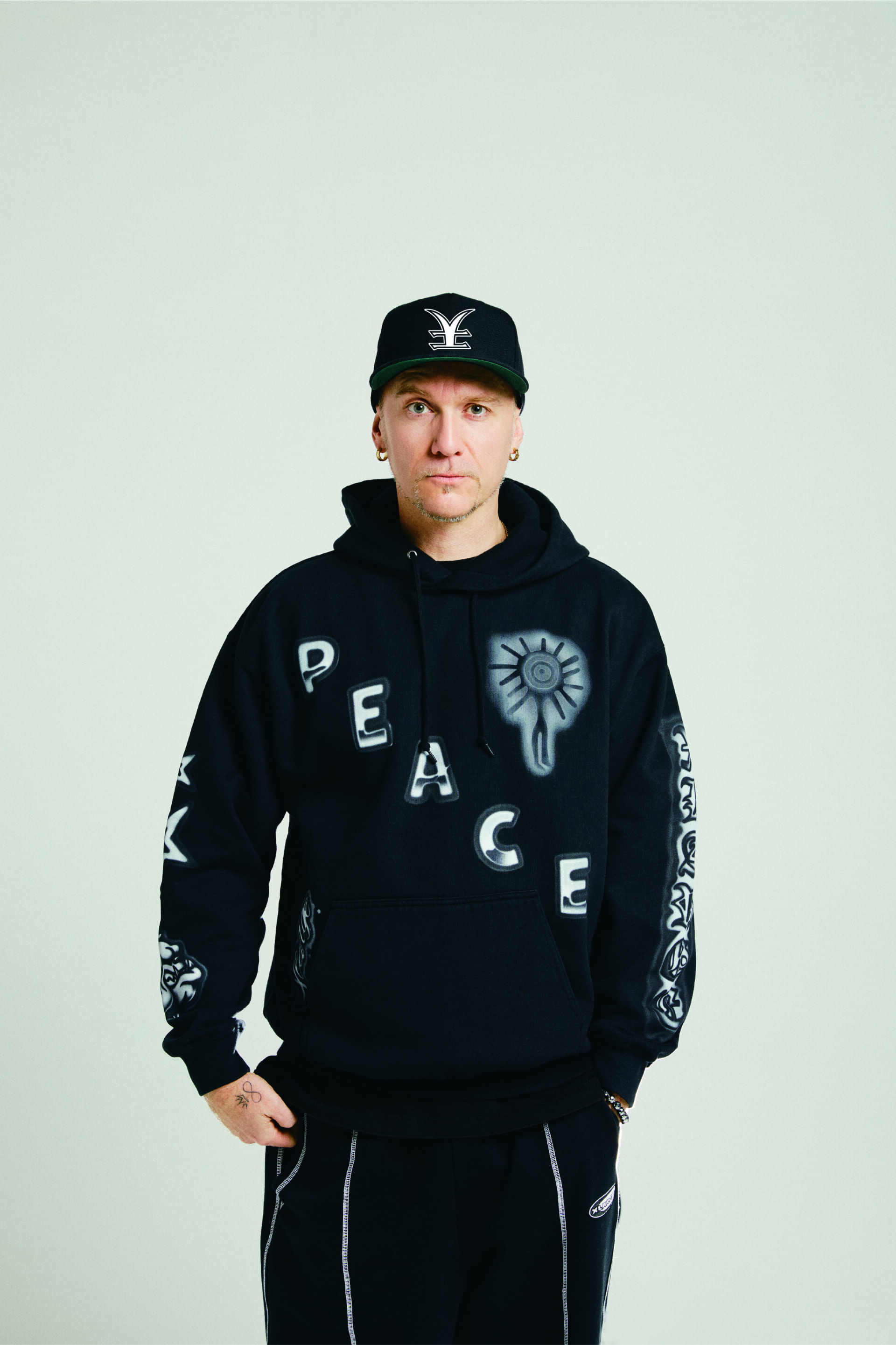 SHEN、新曲『Breathe Aloha Now』配信！ ”今ここ”の存在を映し出すMVも同時公開、音楽×アートを横断する新章始動 4b6ae713fe72028486ec79e372ba389a-1920x2881