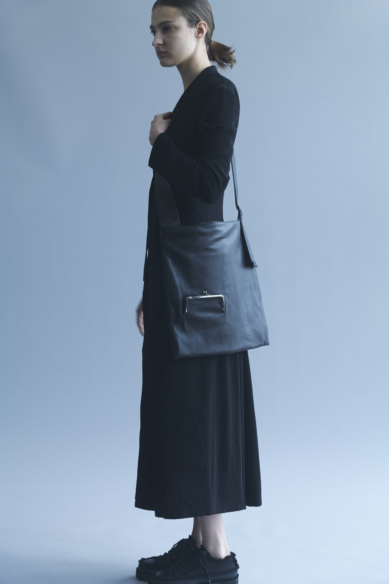 〈discord Yohji Yamamoto〉の定番 “Angular Bag”と“CLASP”シリーズから新作が登場 sub3-6