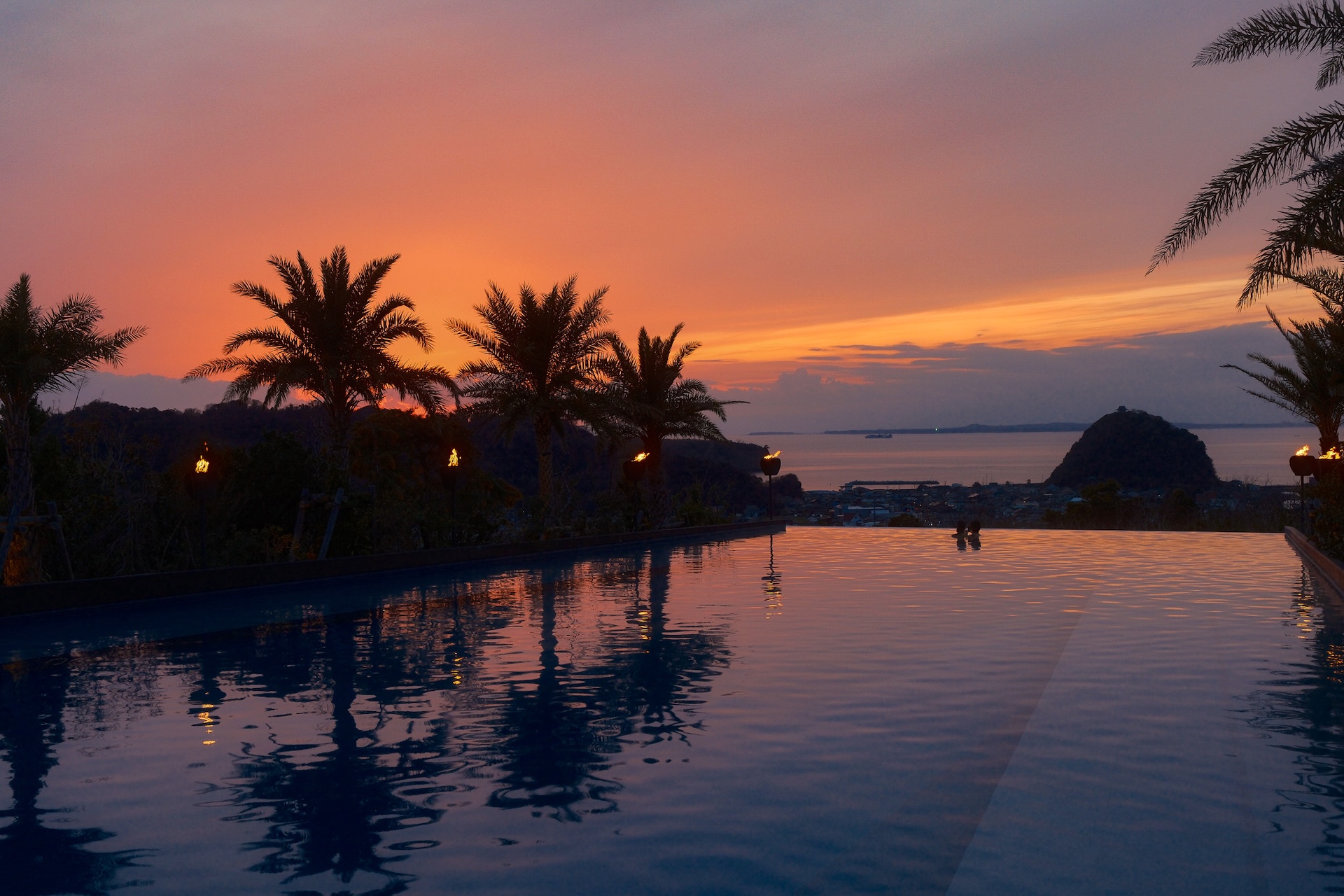 千葉・内房のホテル「BOTANICAL POOL CLUB」の2026年サマーシーズンが本格始動 SUNSET 千葉・内房のホテル「BOTANICAL POOL CLUB」の2026年サマーシーズンが本格始動 SUNSET