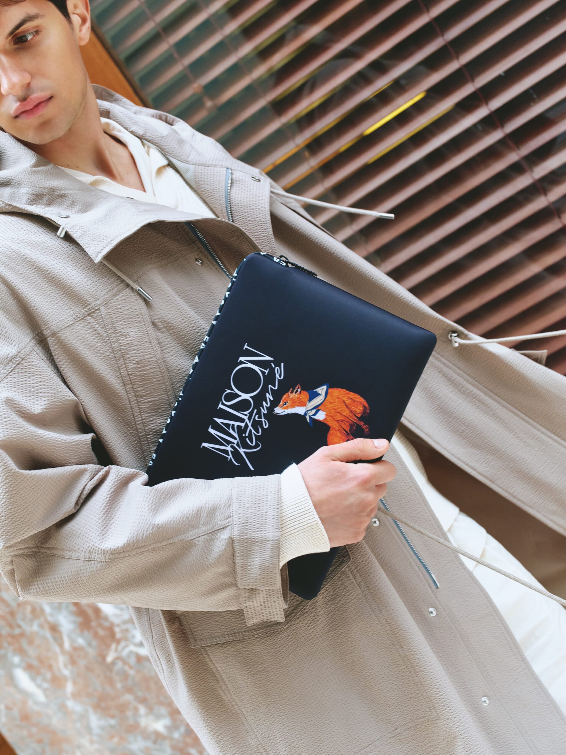 「CASETiFY」が〈Maison Kitsuné〉とのコラボによる2026年春夏コレクションを「CASETiFY」が〈Maison Kitsuné〉とのコラボによる2026年春夏コレクションを発売発売 sub1-8-1920x2560