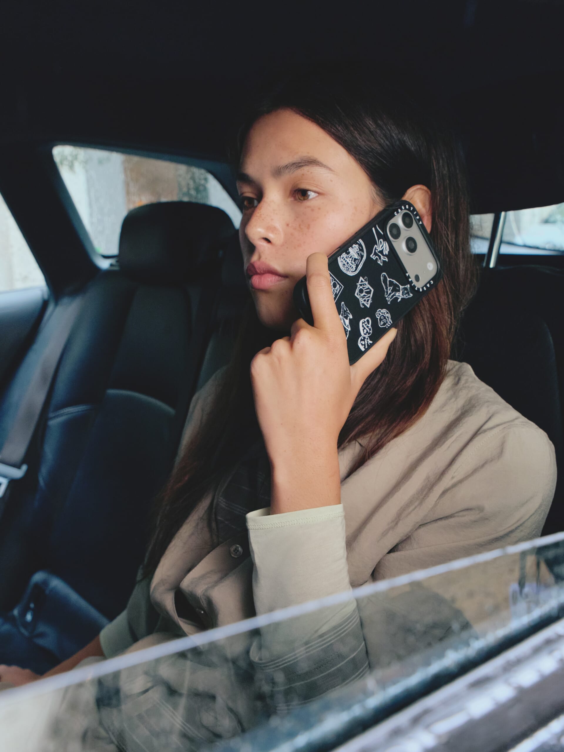 「CASETiFY」が〈Maison Kitsuné〉とのコラボによる2026年春夏コレクションを「CASETiFY」が〈Maison Kitsuné〉とのコラボによる2026年春夏コレクションを発売発売 sub2-6-1920x2560