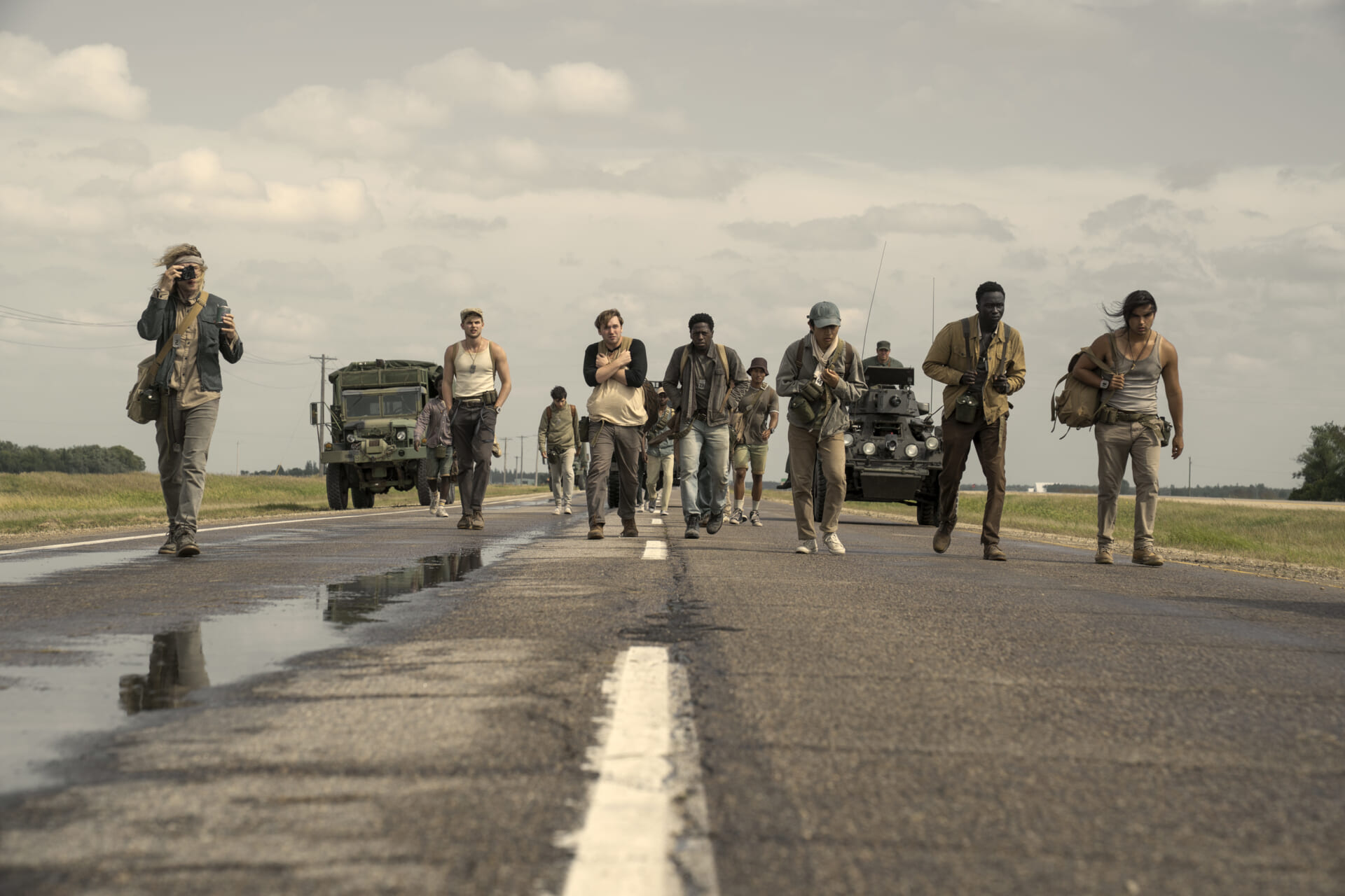 スティーヴン・キング幻の処女作『死のロングウォーク』を映画化した『ロングウォーク』がついに明日公開 LONGWALK_Main-1920x1280