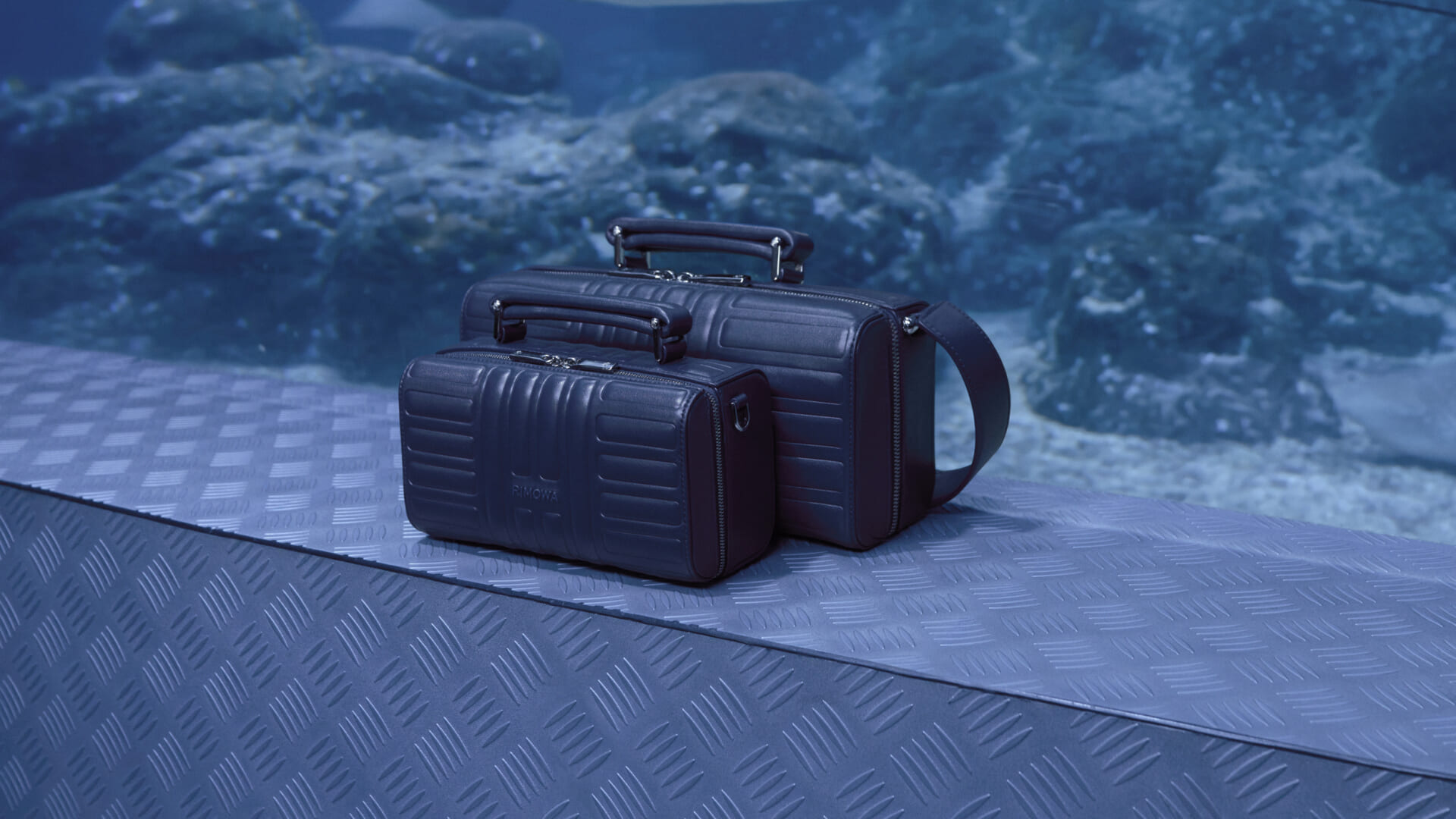 「RIMOWA」のアイコンコレクション “Original”から新定番カラー “インクブルー”が登場 sub3-7-1920x1080 「RIMOWA」のアイコンコレクション “Original”から新定番カラー “インクブルー”が登場 sub3-7-1920x1080