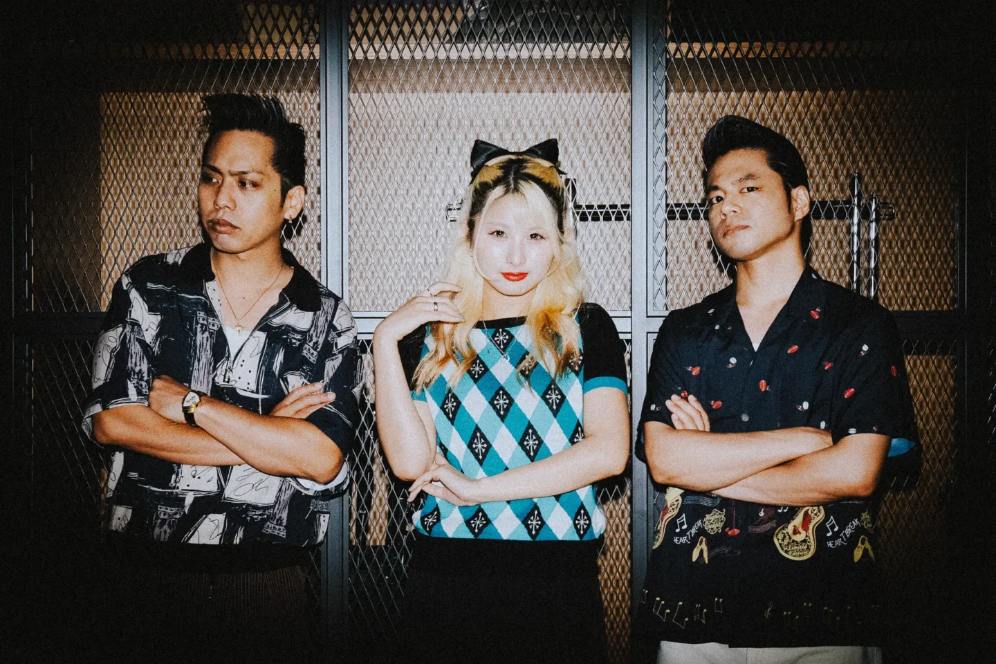 【INTERVIEW】「The Biscatsがやれば全てロカビリー」──壊して、繋いで、未来を鳴らす最新作『BLACK or PINK?』 HRF06949-1440x960 【INTERVIEW】「The Biscatsがやれば全てロカビリー」──壊して、繋いで、未来を鳴らす最新作『BLACK or PINK?』 HRF06949-1440x960