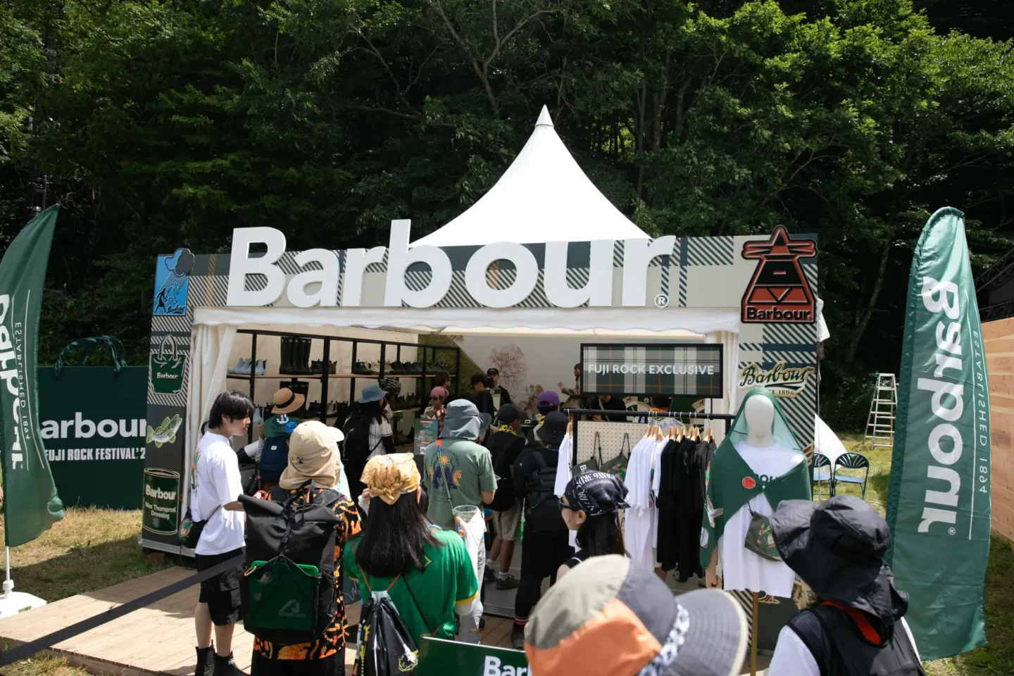 バブアーがフジロック初参戦!<br>苗場で出会う“夏のバブアー” ブースレポート&アーティストスナップ FR26_S_02959-1440x960 バブアーがフジロック初参戦!<br>苗場で出会う“夏のバブアー” ブースレポート&アーティストスナップ FR26_S_02959-1440x960