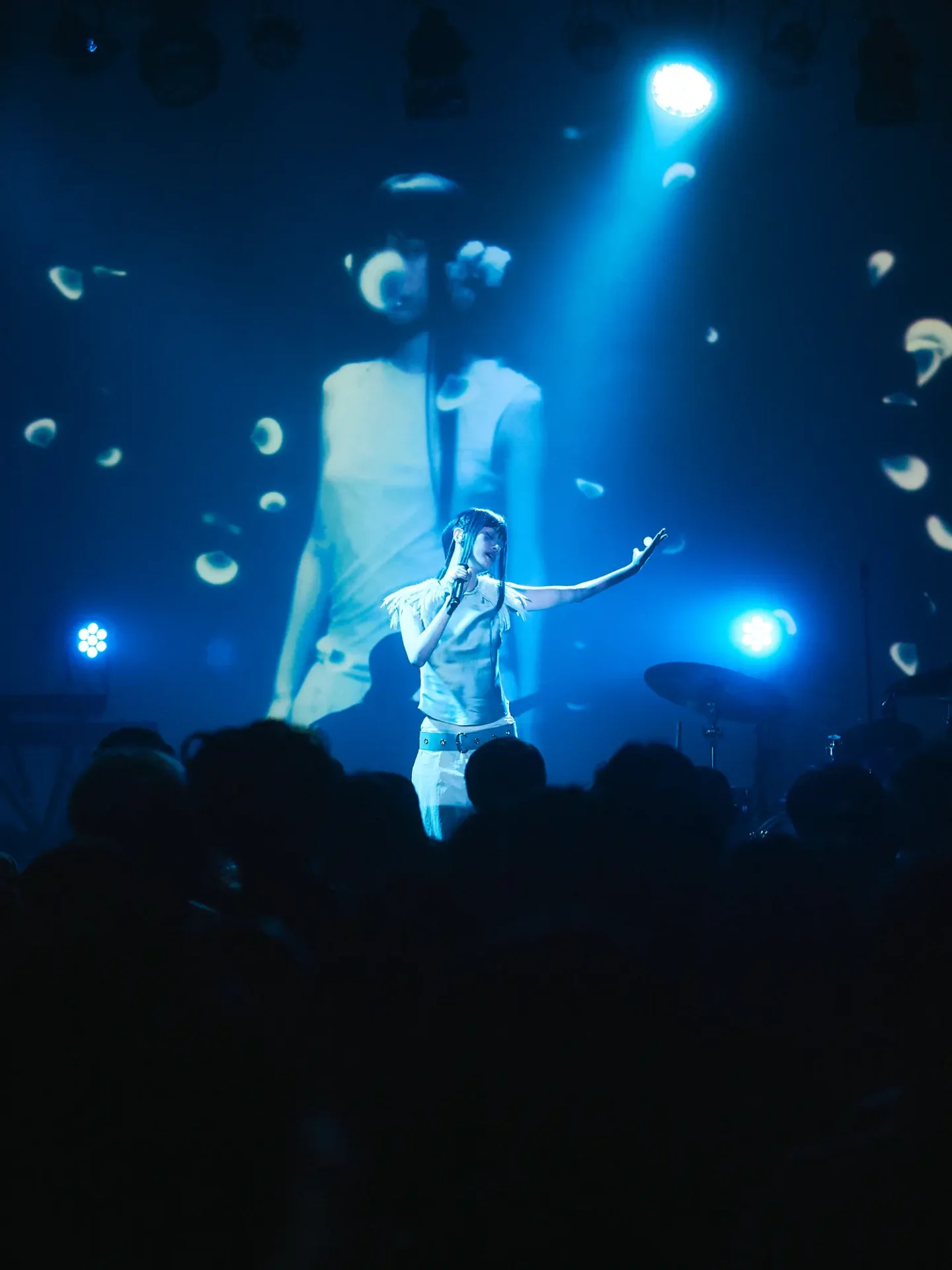 【Live Report】TOKYO SUMMER ENSEMBLE 東京、アジア、エレクトロ。──水曜日のカンパネラ、KIKI、FiFi Zhangが描いた現在地 DSC08923-1440x1920