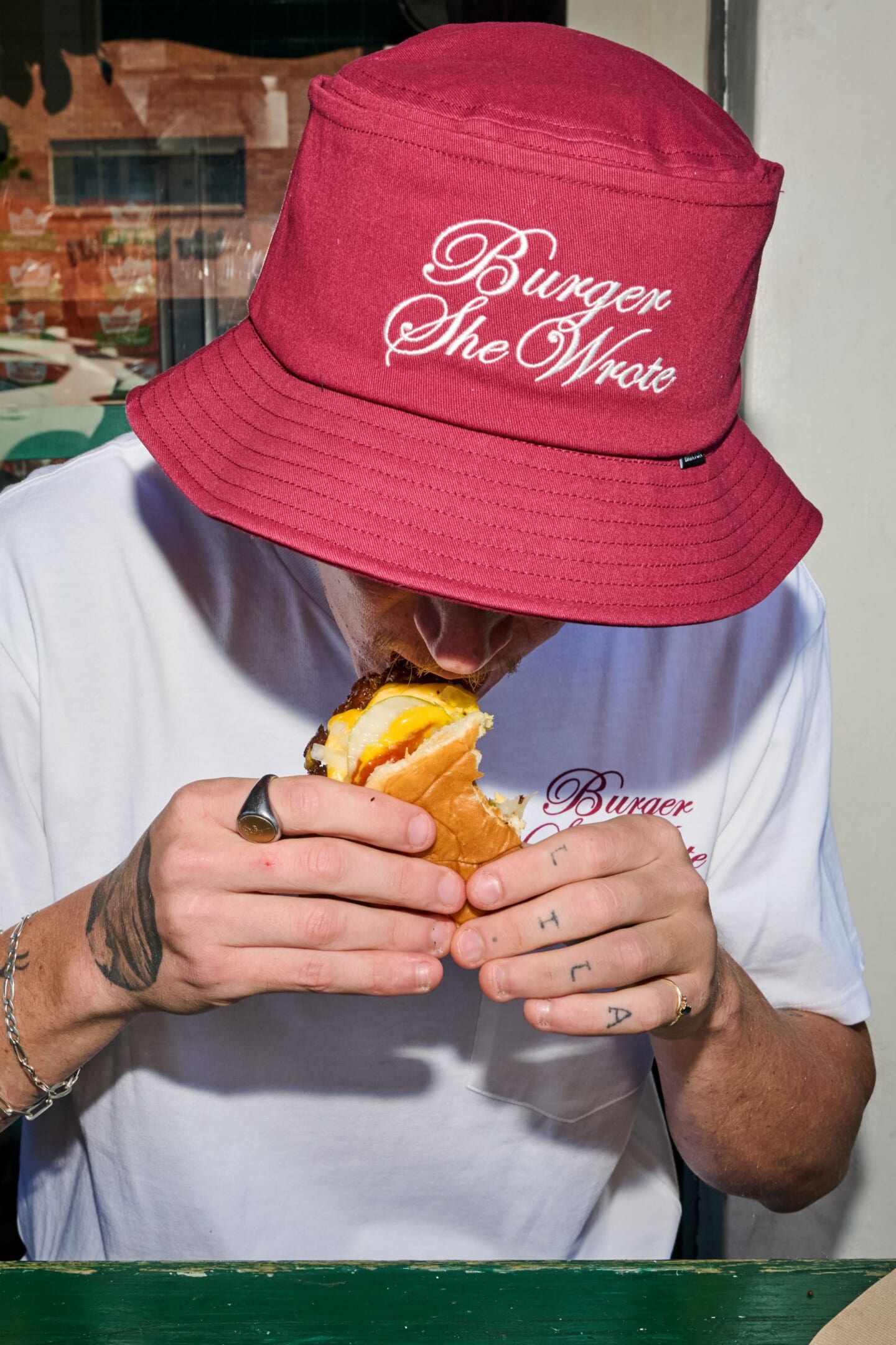 〈Brixton〉が米ロサンゼルスのバーガーショップ Burger She Wroteとのコラボレーションを発表 FA26-BRIXTON-BURGER_SHE_WROTE-BSW_BUCKET_HAT-093-1440x2160 〈Brixton〉が米ロサンゼルスのバーガーショップ Burger She Wroteとのコラボレーションを発表 FA26-BRIXTON-BURGER_SHE_WROTE-BSW_BUCKET_HAT-093-1440x2160
