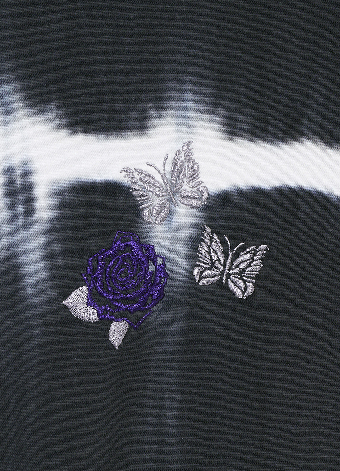 パープルの薔薇と2匹の蝶の刺繍を配した〈WILDSIDE〉x〈NEEDLES〉の新作コラボアイテムが発売 sub4