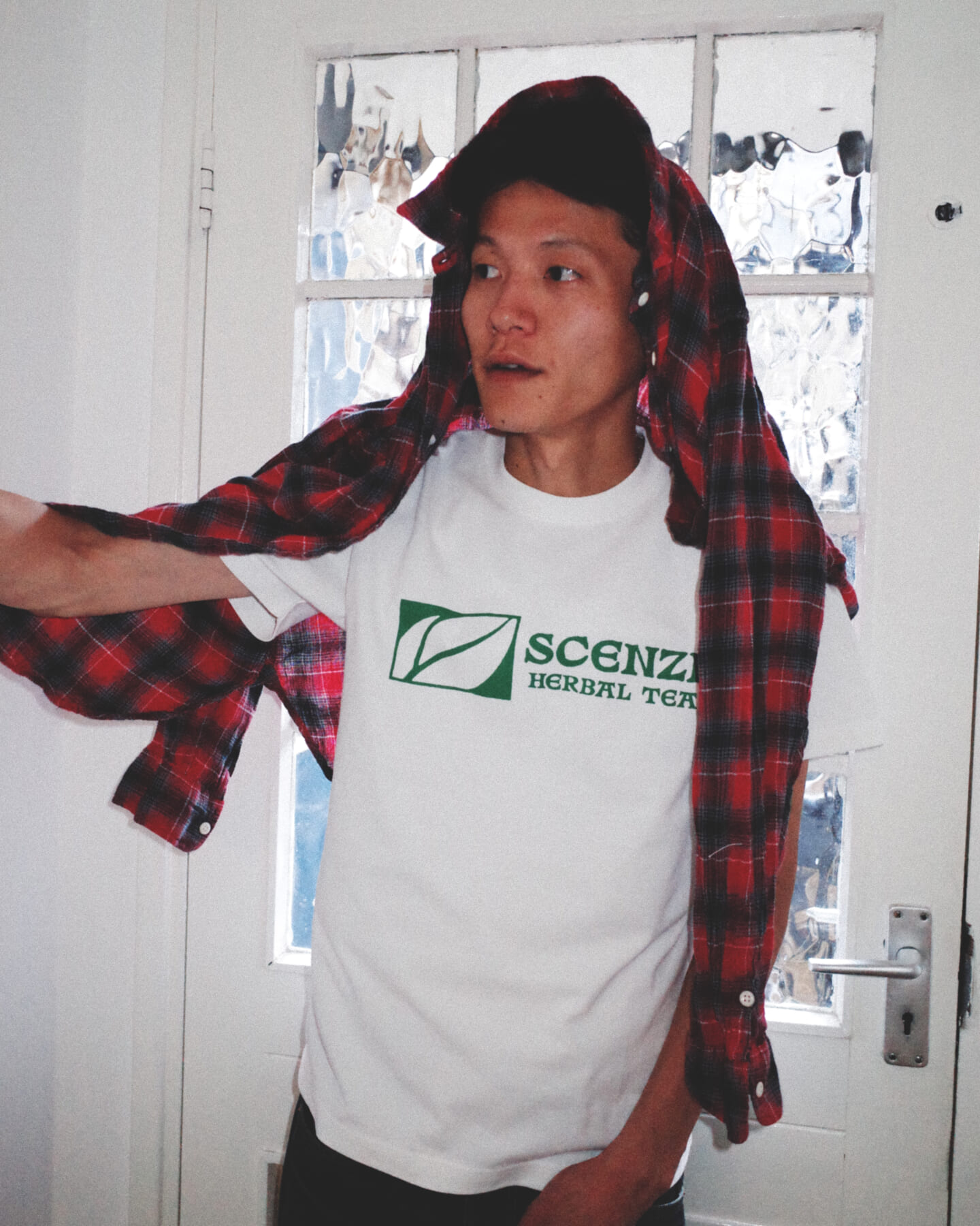 モデル 風間エイリと夫の〈BoTT〉のTEITOが手がけるハーブティブランド〈SCENZI Herbal Tea〉がローンチ 03-1-1440x1800 モデル 風間エイリと夫の〈BoTT〉のTEITOが手がけるハーブティブランド〈SCENZI Herbal Tea〉がローンチ 03-1-1440x1800