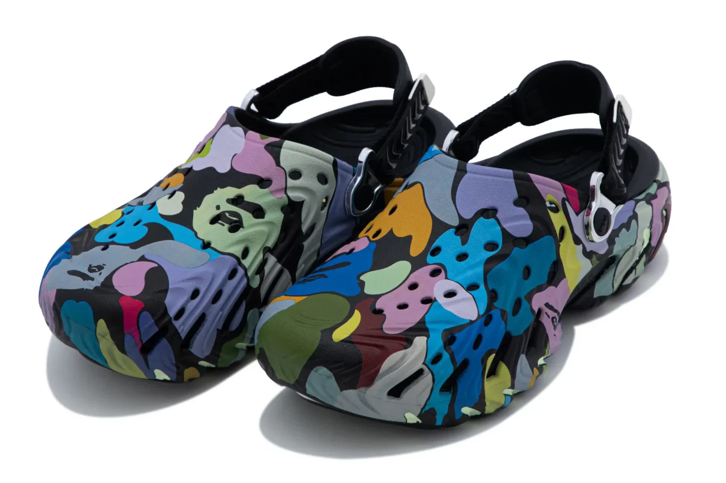 〈A BATHING APE®︎〉が「クロックス」との最新コラボレーションを発表 8762-761-2980d67ad48da79f2c56acb81e75cc11-3900x2598-1-1440x959 〈A BATHING APE®︎〉が「クロックス」との最新コラボレーションを発表 8762-761-2980d67ad48da79f2c56acb81e75cc11-3900x2598-1-1440x959