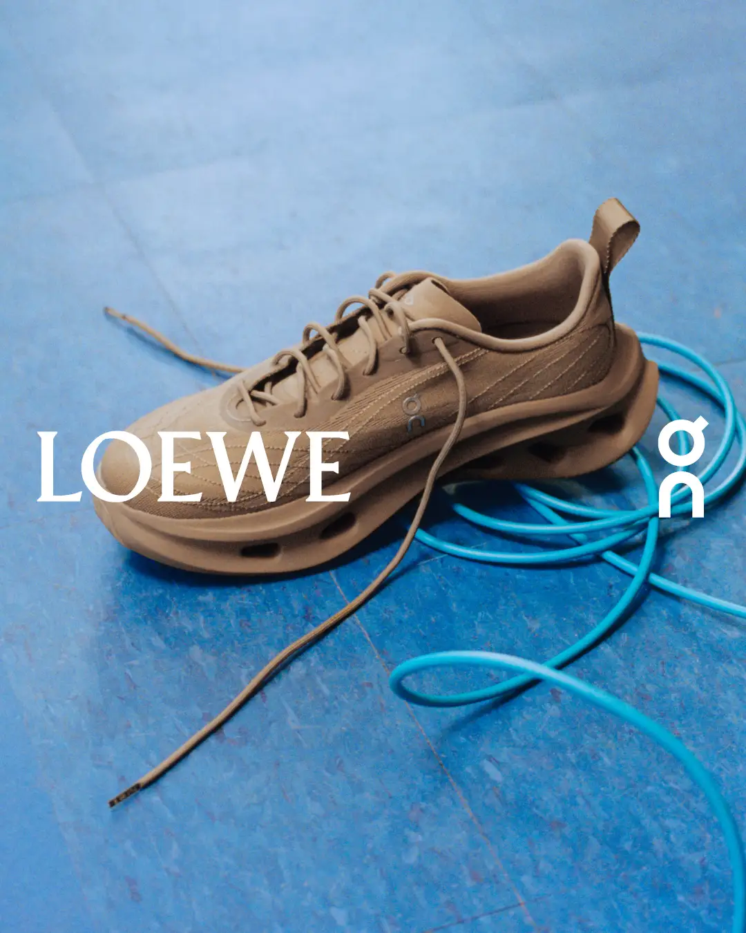 〈LOEWE〉がスイス発のスポーツブランド〈On〉とのコラボレーションを発表 10711-234-ce5e4adcc9472411c69ac41b2da2a598-2160x2700-1