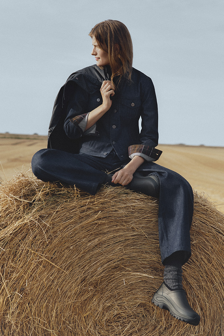 〈Barbour〉と〈A.P.C.〉が2026年秋冬カプセルコレクションを発表 main-11 〈Barbour〉と〈A.P.C.〉が2026年秋冬カプセルコレクションを発表 main-11