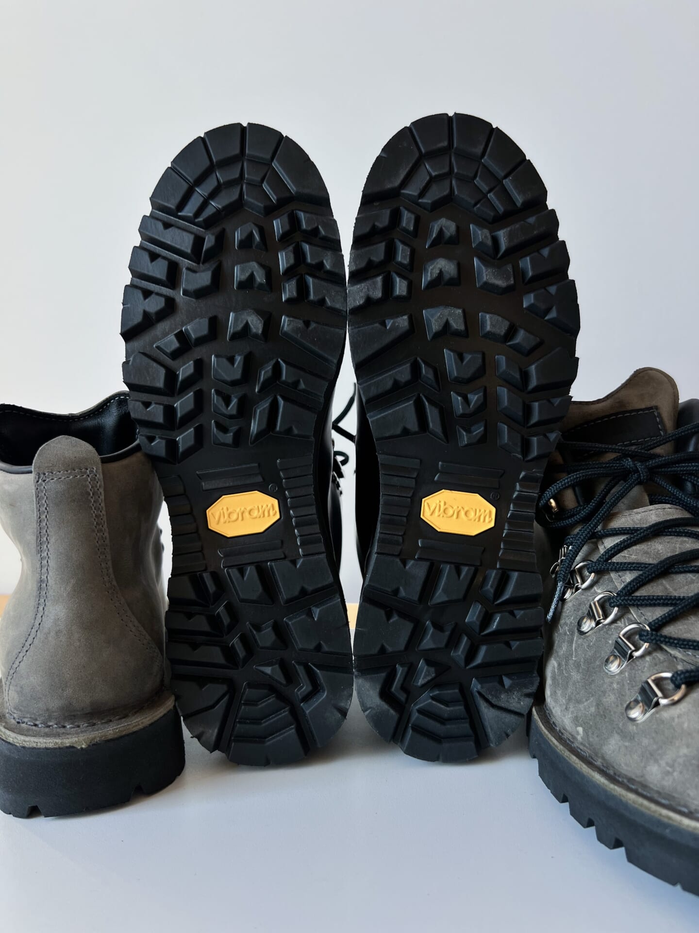 〈JJJJound〉が〈Danner〉との最新コラボレーションを発表 SnapInsta.to_870397921_18641768104052793_7701811094276041197_n-1440x1920