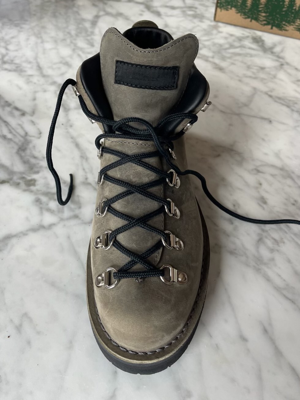 〈JJJJound〉が〈Danner〉との最新コラボレーションを発表 SnapInsta.to_869563122_18641768023052793_3436494766272545141_n