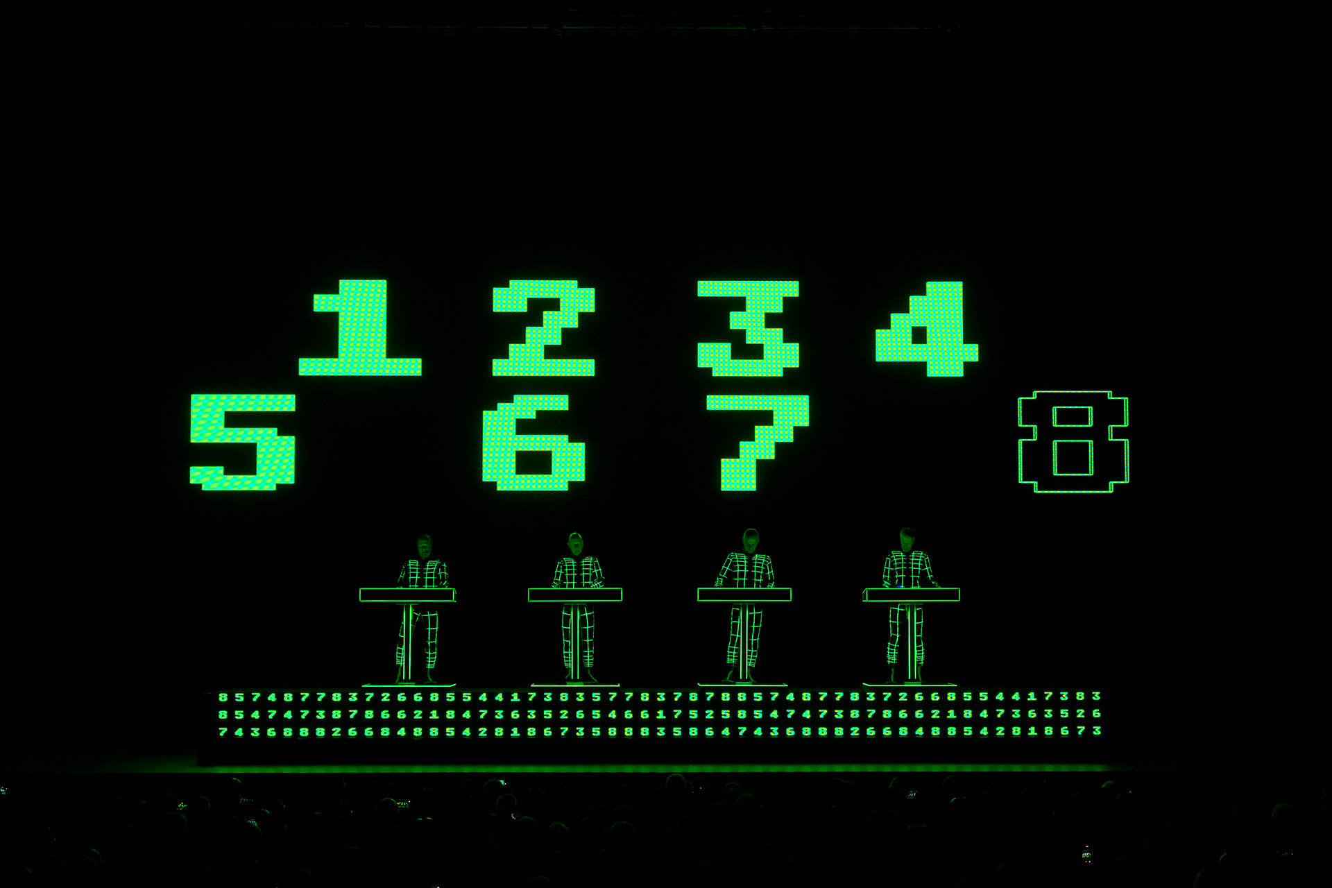 【LIVE REPORT】テクノロジーと人類 クラフトワークが最新ライブで届けた不変の問いかけ KRAFTWERK26_11_1
