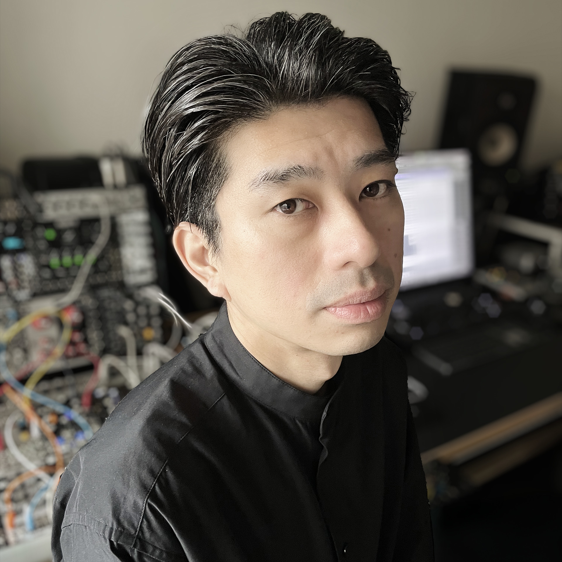 【INTERVIEW】大阪万博スイスパビリオンを彩る、音と光のセッション──江原彩子、畠山地平、安河内秀太による特別ライブの舞台裏 ShutaYasukochi_2025