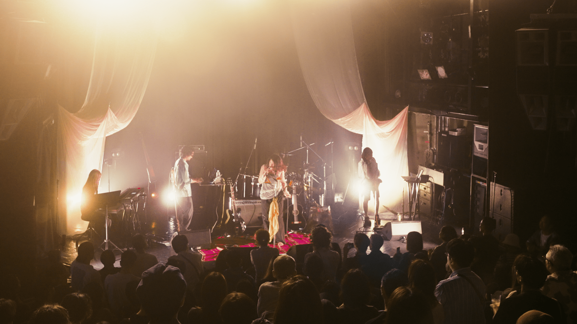 LIVE REPORT:Eminata〈to be a bird〉 飛ぶことを恐れず、傷をも抱えて空へ dca8cd791be799096e8a75e45bd400db LIVE REPORT:Eminata〈to be a bird〉 飛ぶことを恐れず、傷をも抱えて空へ dca8cd791be799096e8a75e45bd400db